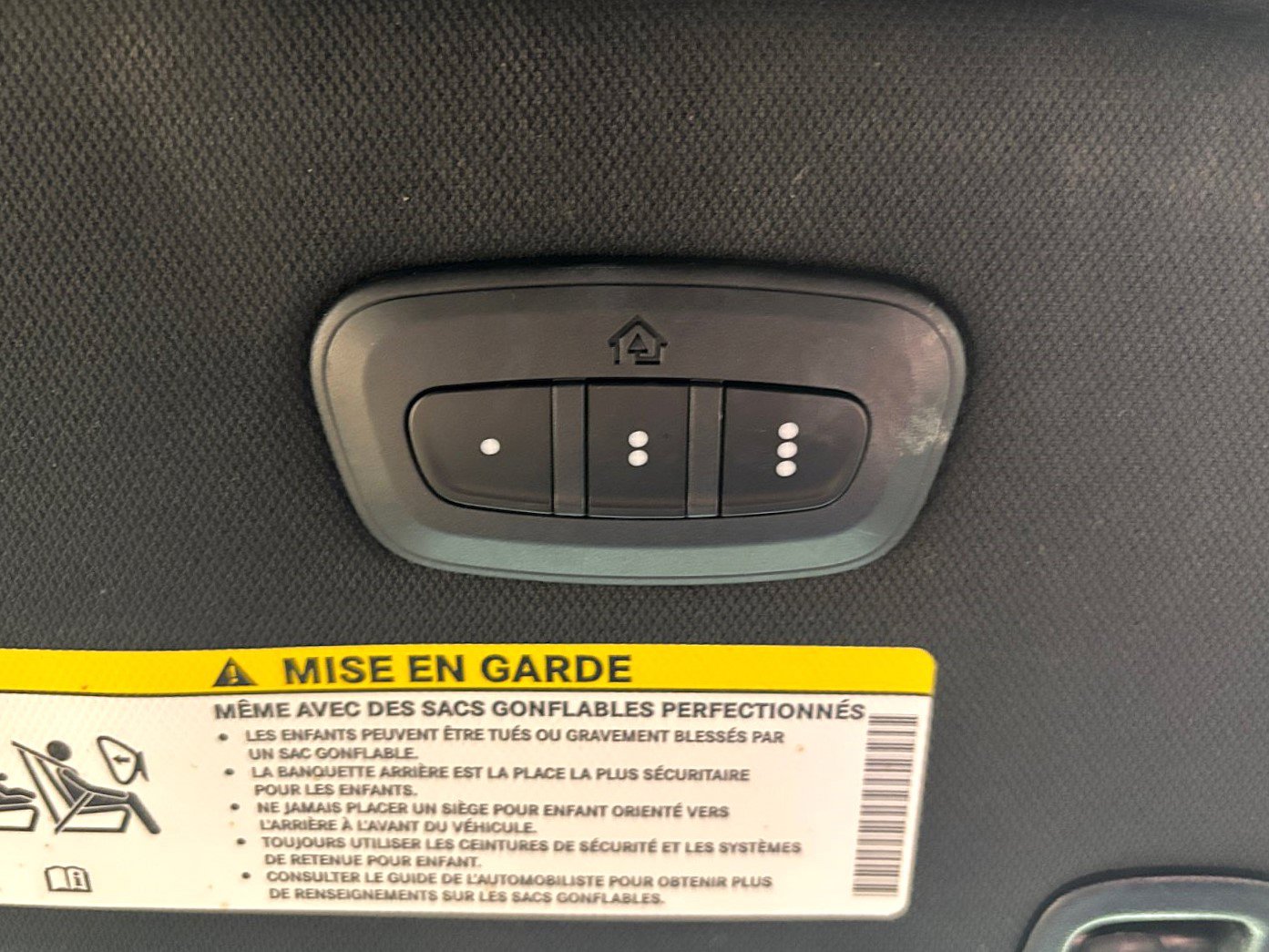 Used 2019 Chrysler Pacifica Limited w/ Advanced Safetytec Group FWD image 38