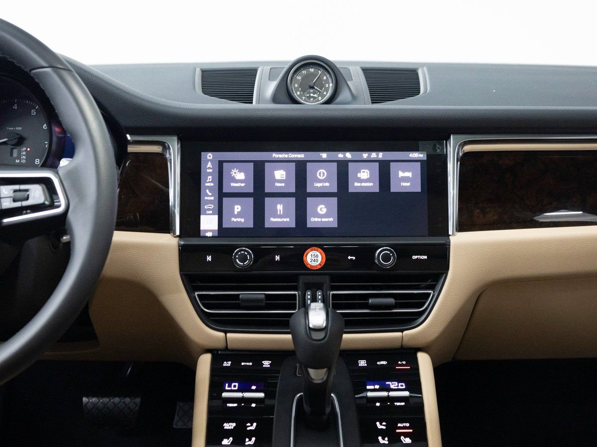 Certified 2025 Porsche Macan image 12