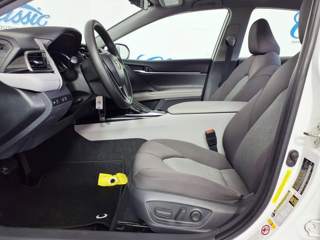 Used 2019 Toyota Camry LE FWD image 8