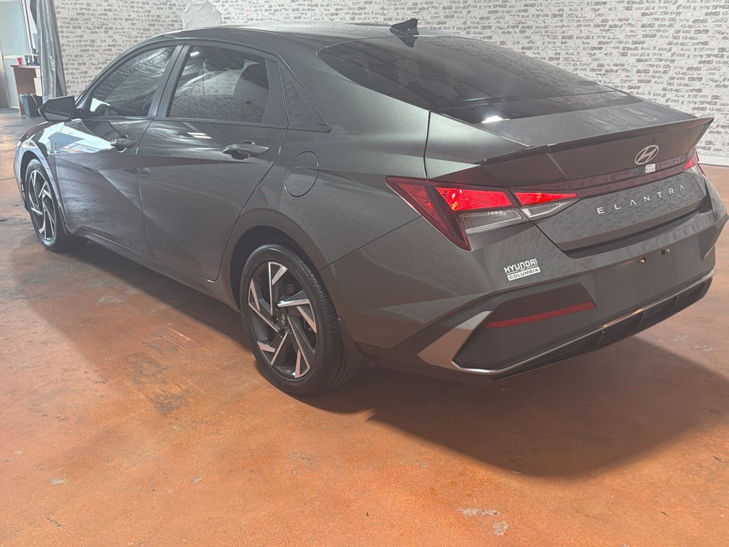 Used 2025 Hyundai Elantra Sport FWD image 5