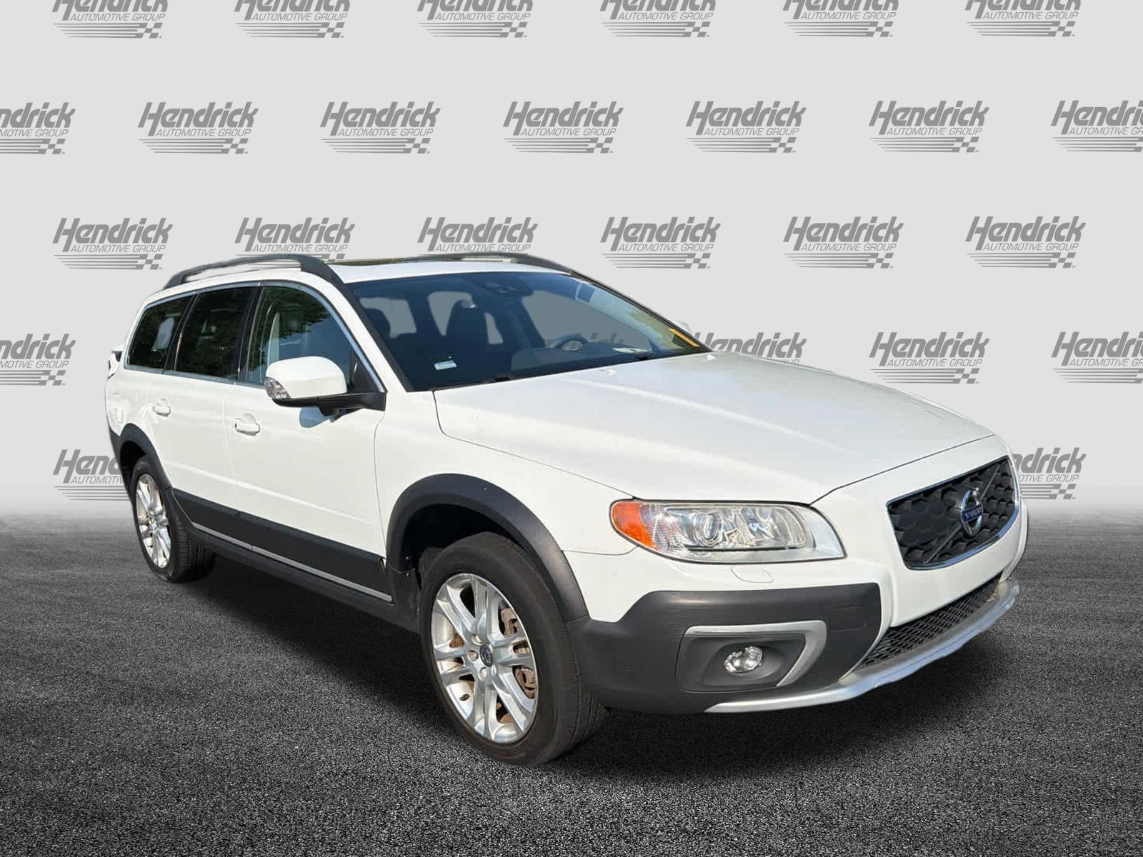 Used 2016 Volvo XC70 T5 Platinum w/ Protection Package FWD image 2