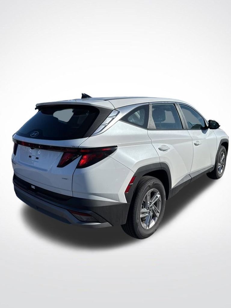 Used 2025 Hyundai Tucson SE image 6