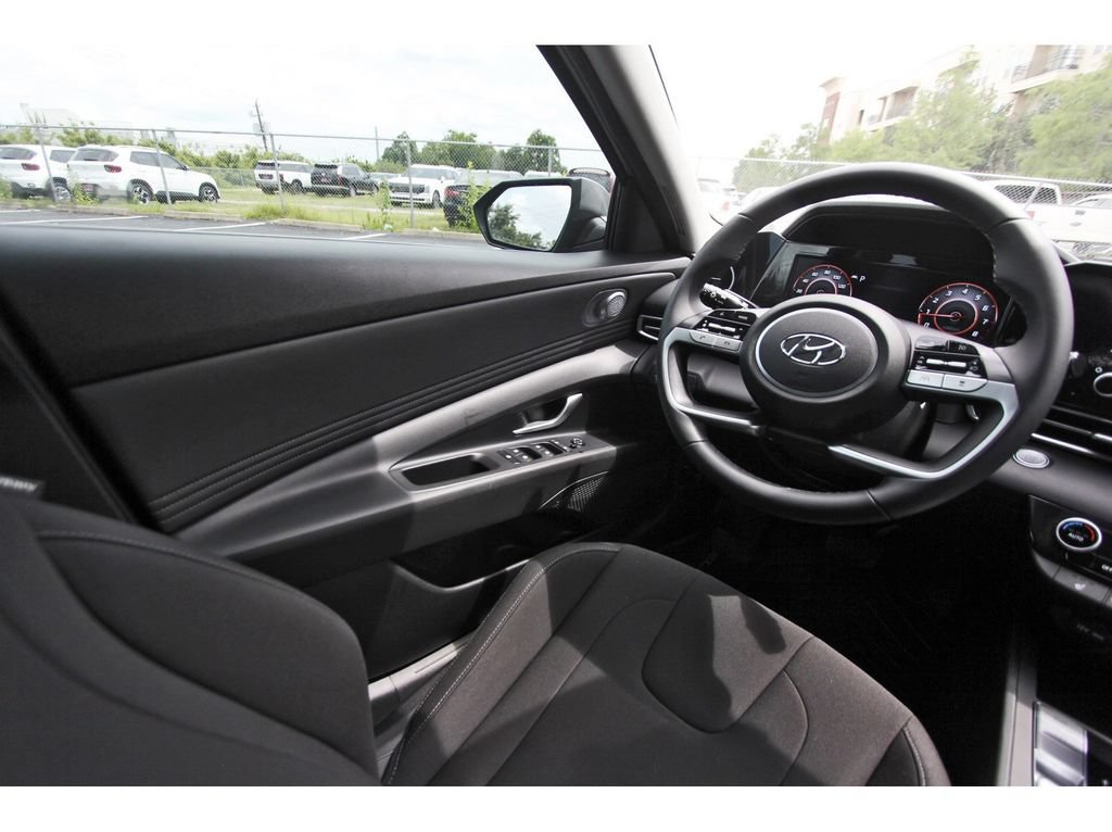 Certified 2022 Hyundai Elantra SEL w/ Convenience + Premium Package FWD image 9