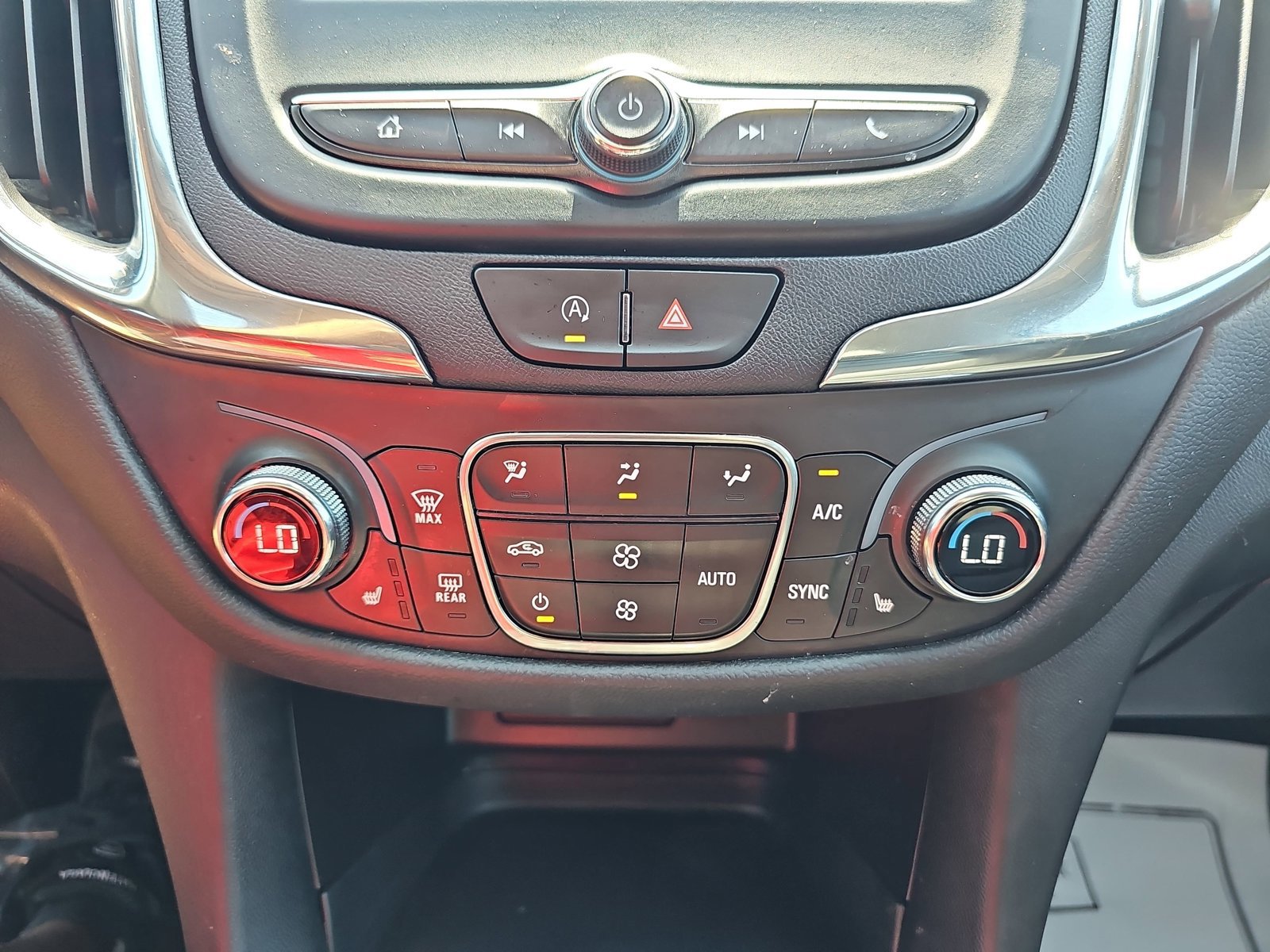 Used 2023 Chevrolet Equinox LT image 24