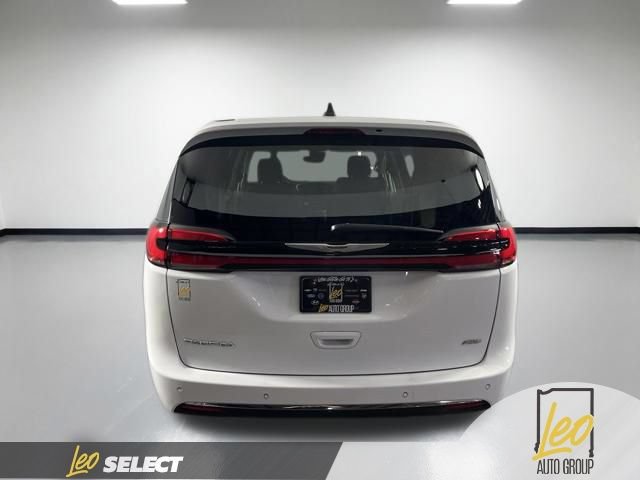 Used 2024 Chrysler Pacifica Touring-L AWD/4WD image 6