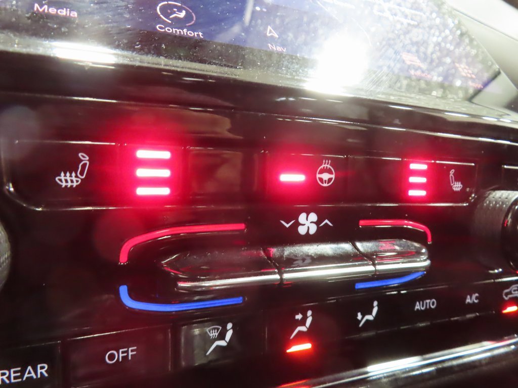 Certified 2023 Jeep Grand Cherokee Limited w/ Black Appearance Package image 10