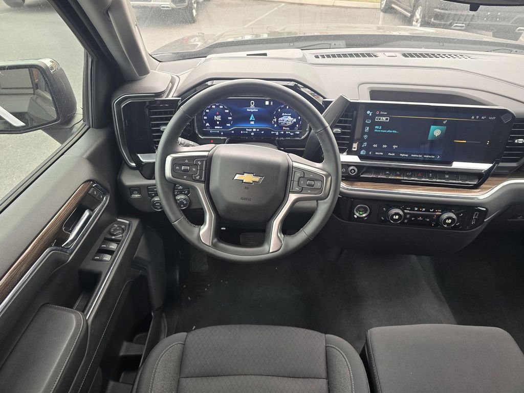 Used 2023 Chevrolet Silverado 1500 LT AWD/4WD image 17