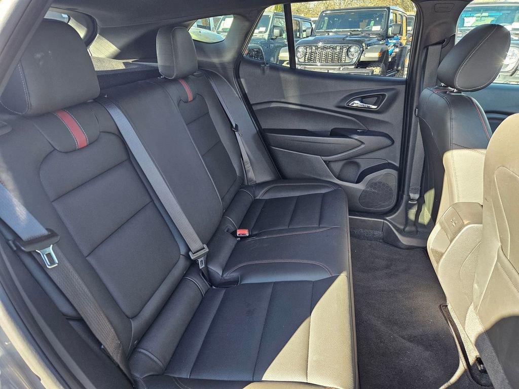 Used 2024 Chevrolet Trax RS w/ Sunroof Package image 16