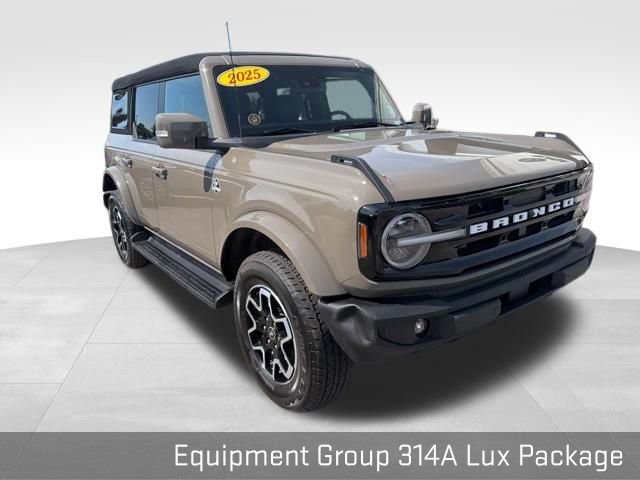 Used 2025 Ford Bronco Outer Banks AWD/4WD image 3