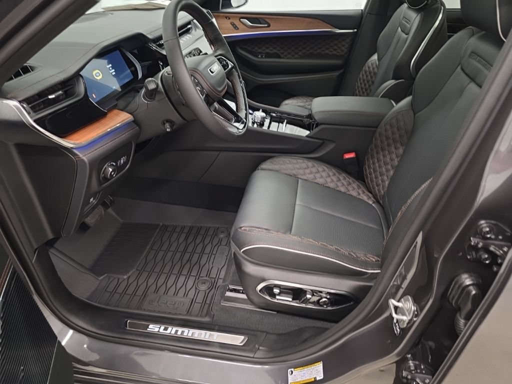 New 2026 Jeep Grand Cherokee Summit AWD/4WD image 14