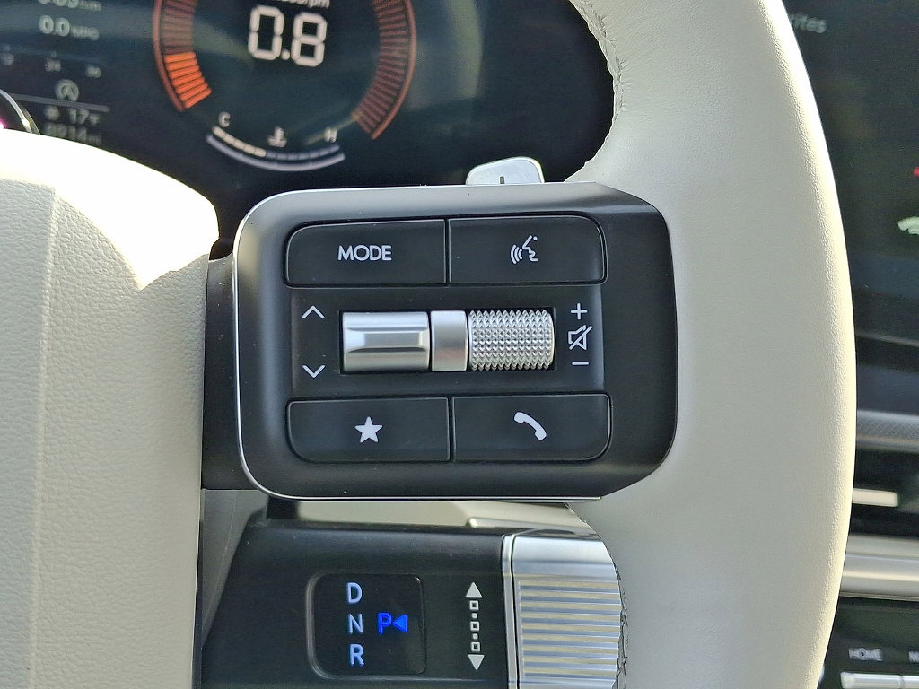 Certified 2025 Hyundai Santa Fe SEL image 18