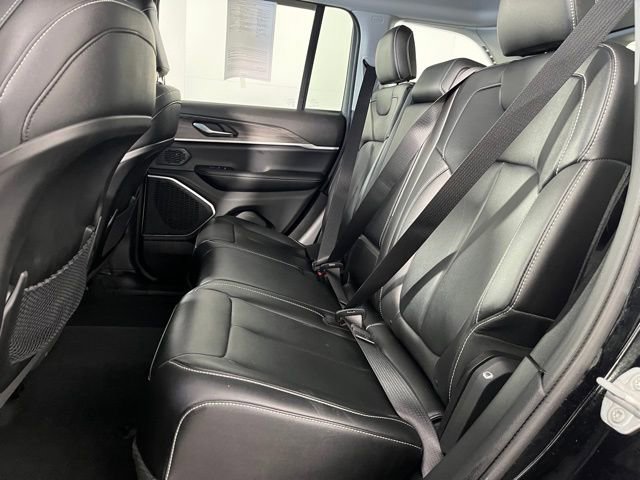 Used 2024 Jeep Grand Cherokee Limited w/ Black Appearance Package image 39