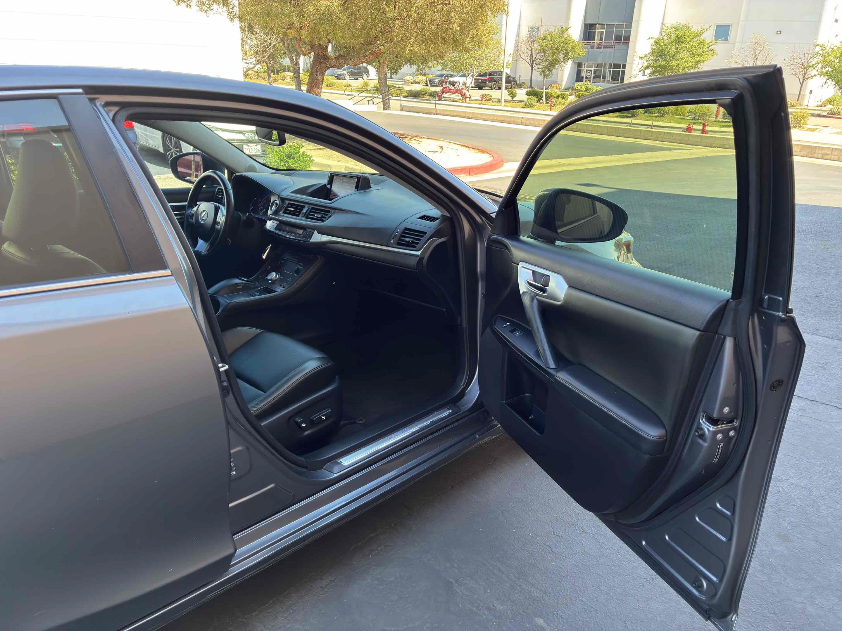 Used 2013 Lexus CT 200h w/ Premium Pkg w/Navigation FWD image 29