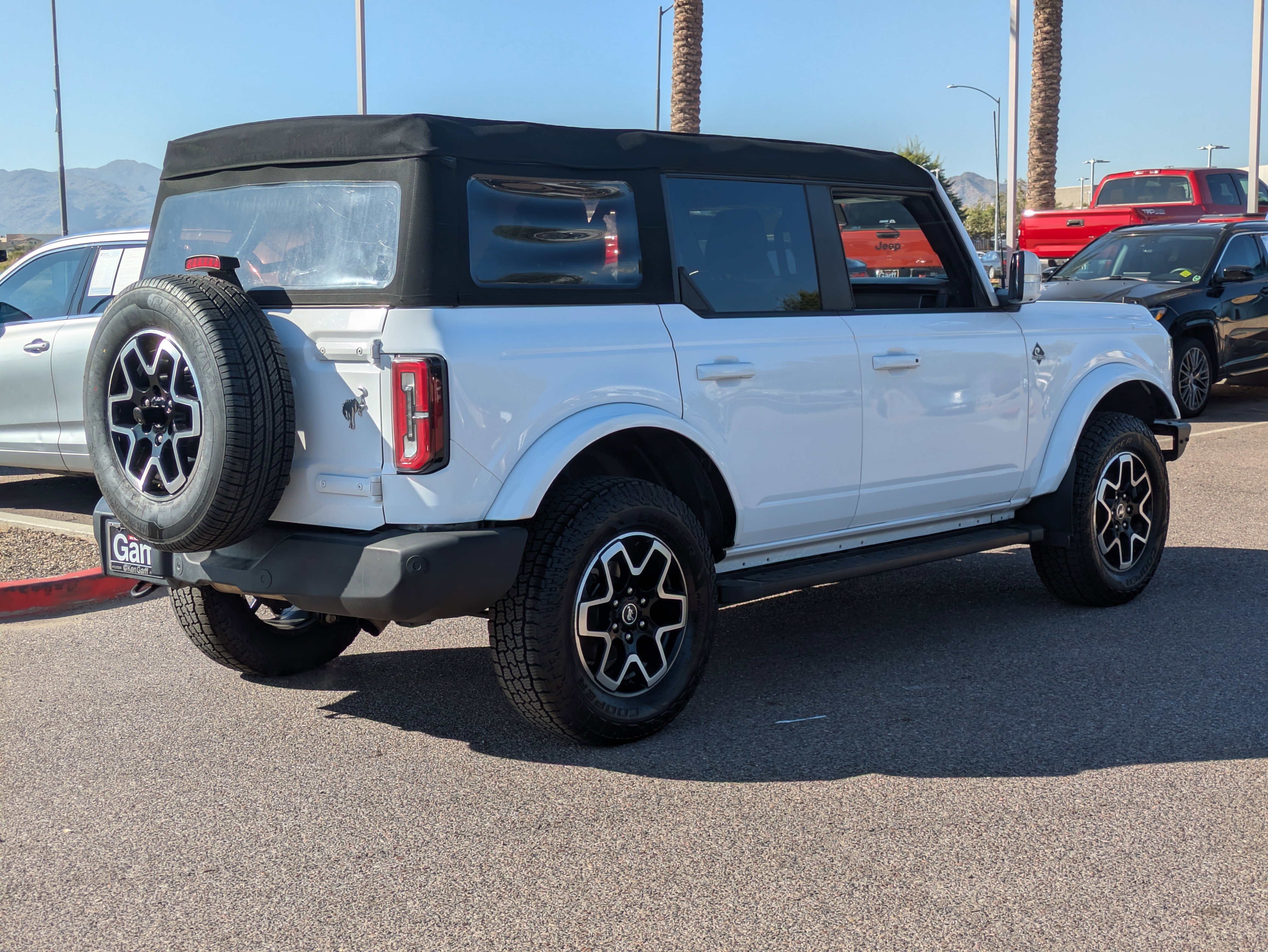 Used 2023 Ford Bronco Outer Banks image 3