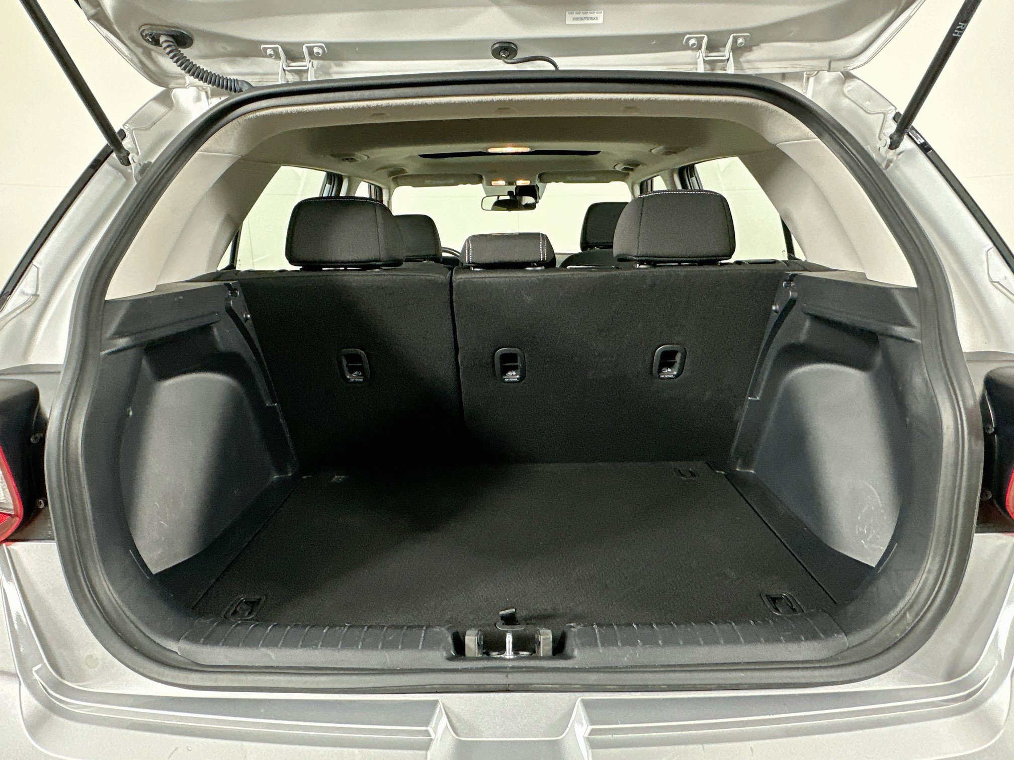 Used 2025 Hyundai Venue SEL FWD image 27