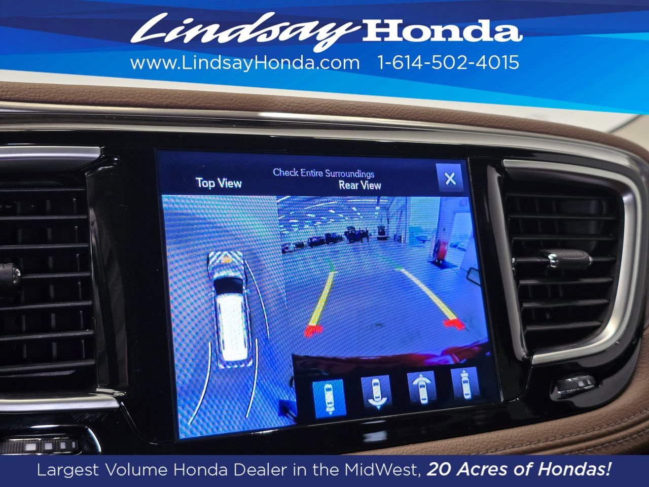 Used 2017 Chrysler Pacifica Limited w/ UConnect Theater Package FWD image 19