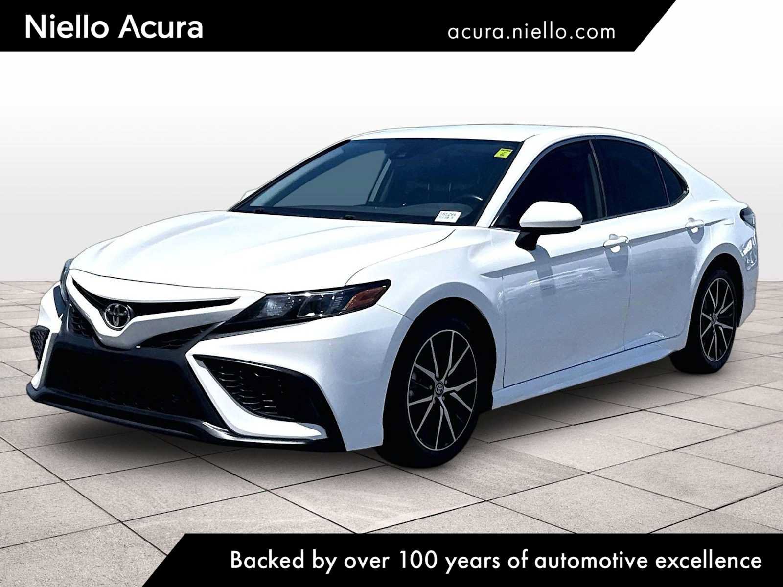 Used 2021 Toyota Camry SE w/ Carpet Mat Package (TMS)