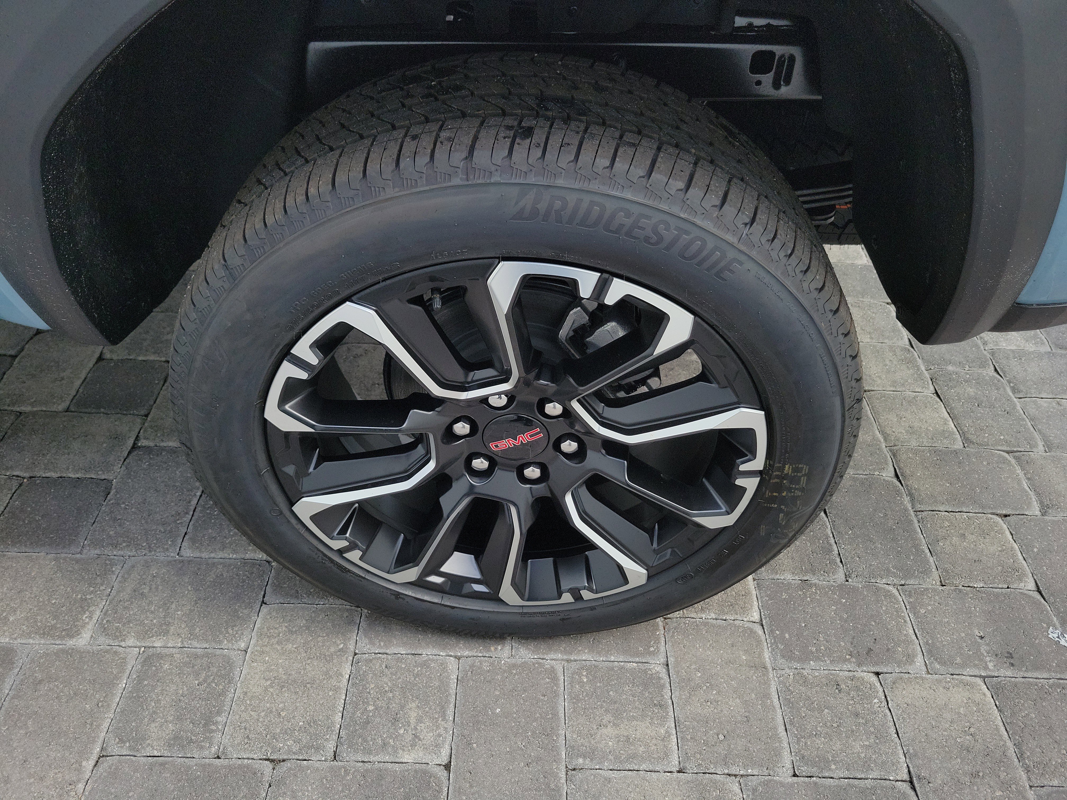 New 2026 GMC Canyon Denali w/ LPO, Black Badging Package image 10