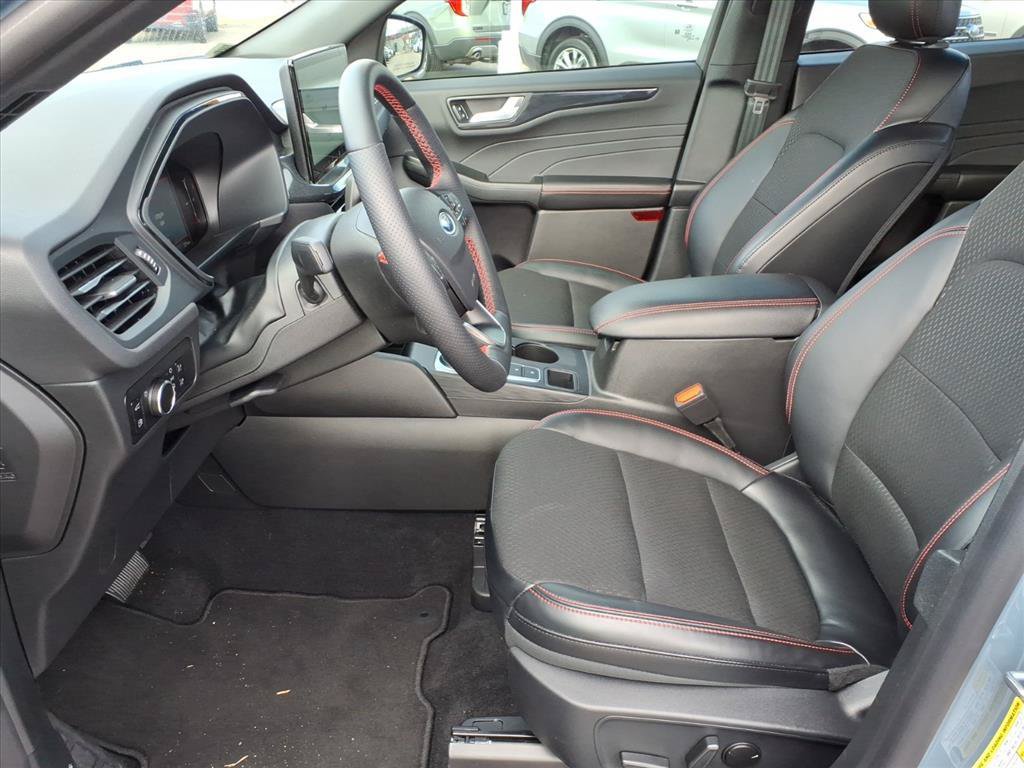 Used 2025 Ford Escape ST-Line w/ Equipment Group 301A FWD image 4