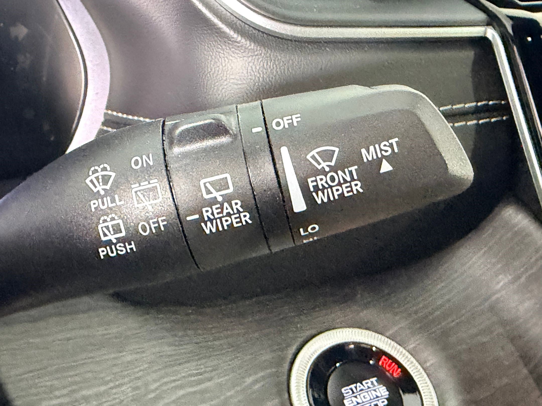 Used 2025 Jeep Grand Cherokee Limited w/ Luxury Tech Group II image 30