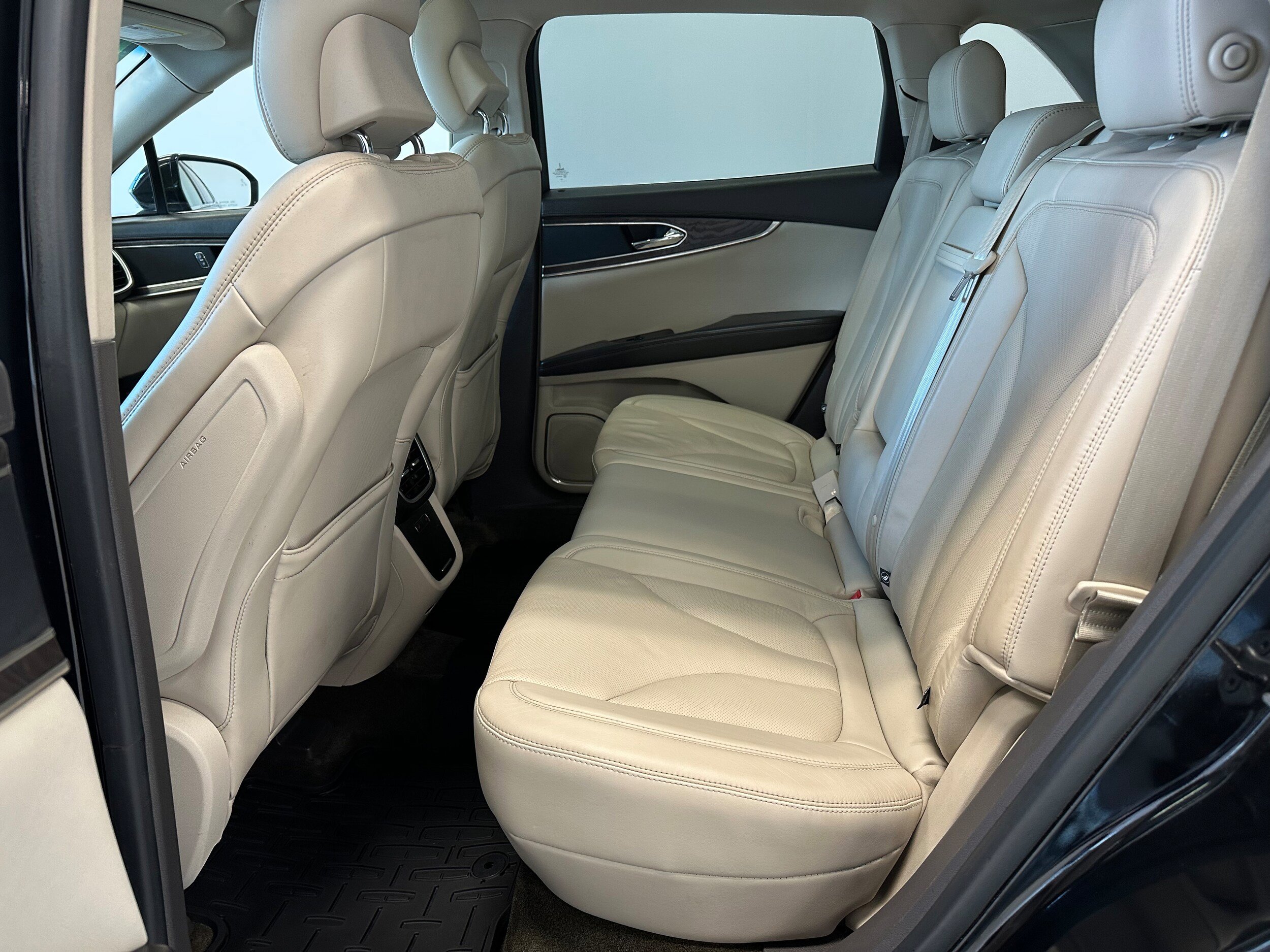 Used 2016 Lincoln MKX Reserve w/ Driver Assistance Package image 13