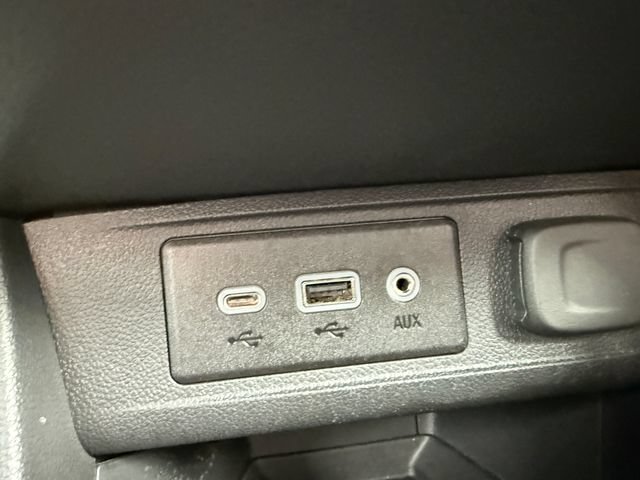 Used 2023 Buick Encore GX Preferred w/ Cold Weather Comfort Package FWD image 19