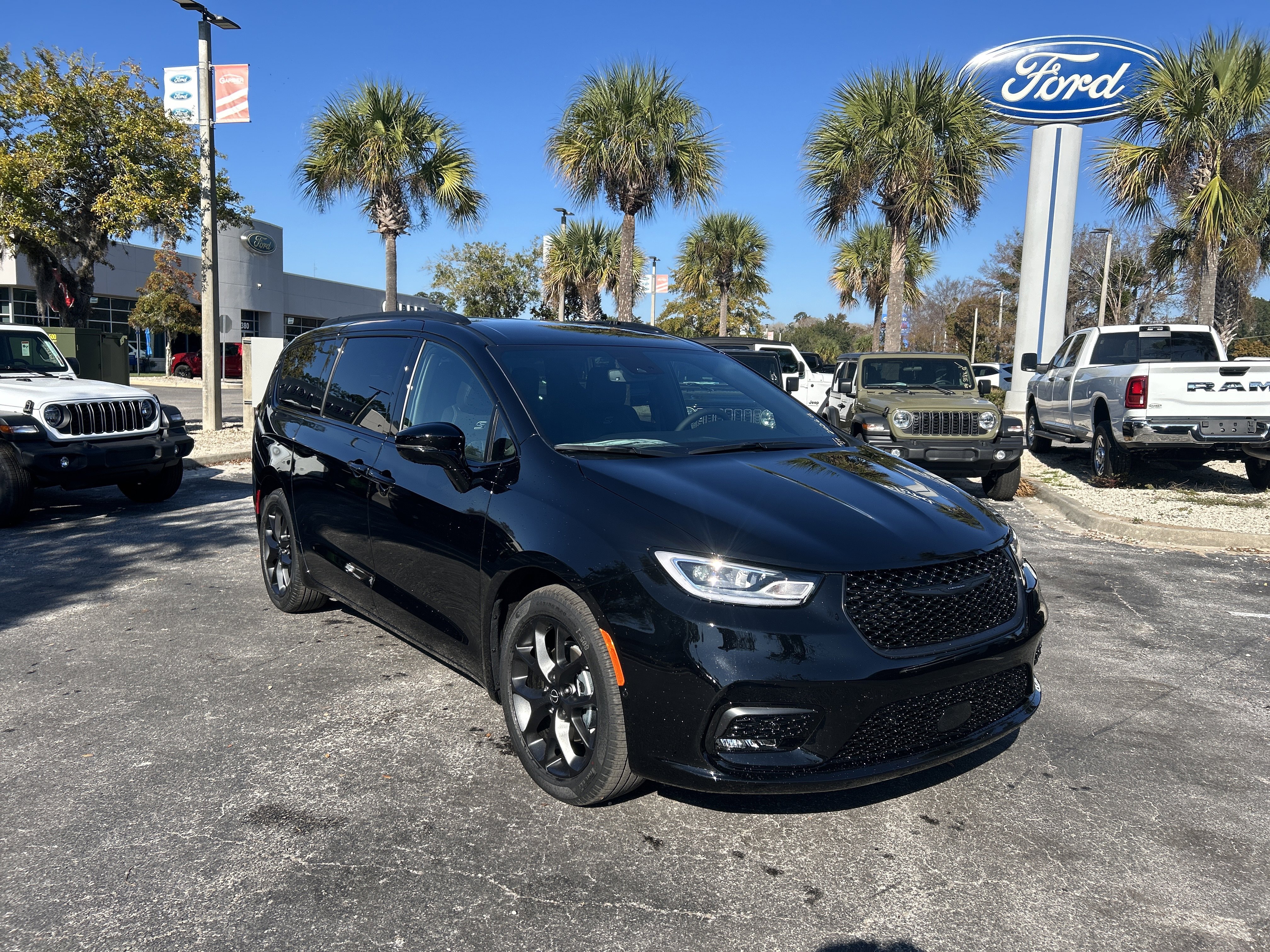 New 2026 Chrysler Pacifica Select image 22
