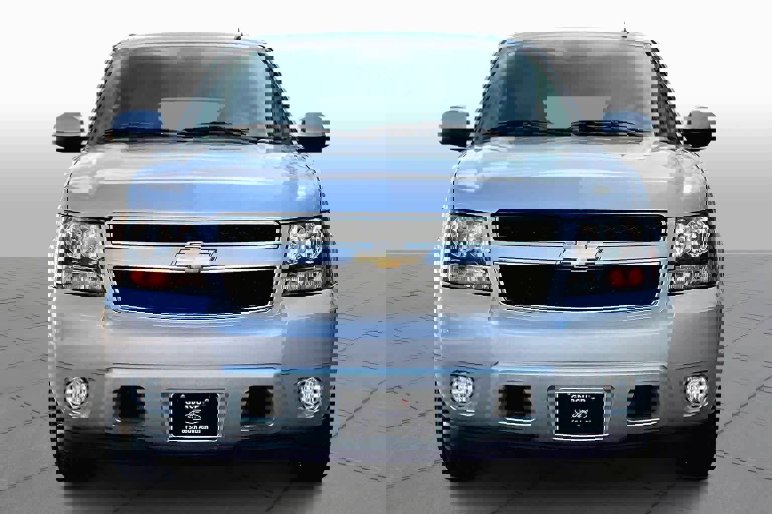 Used 2010 Chevrolet Suburban LT image 3