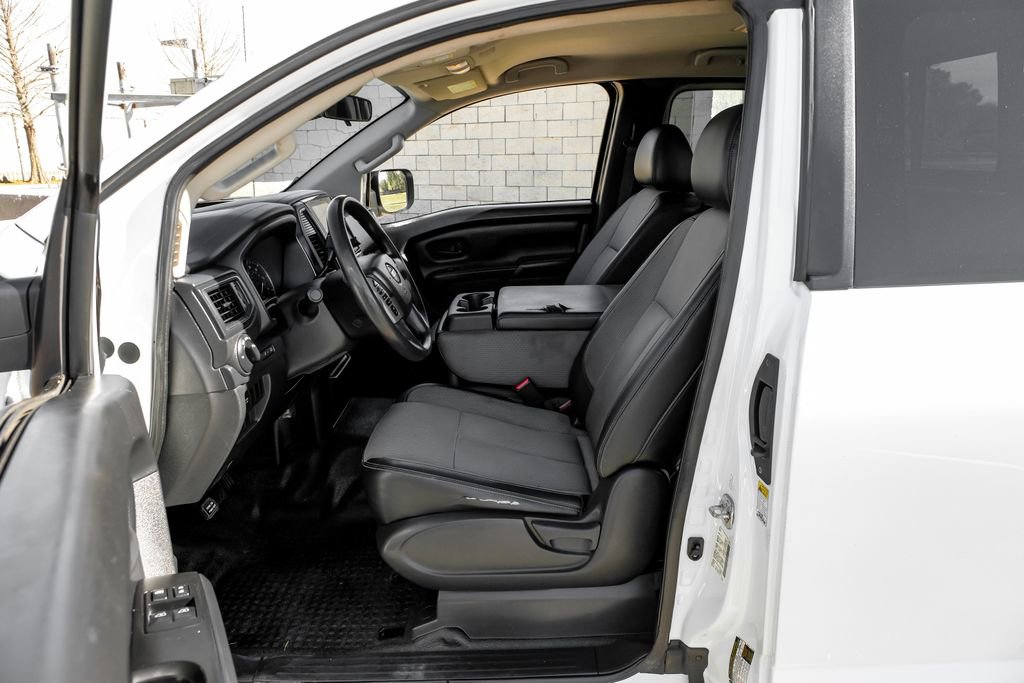 Used 2021 Nissan Titan S image 5