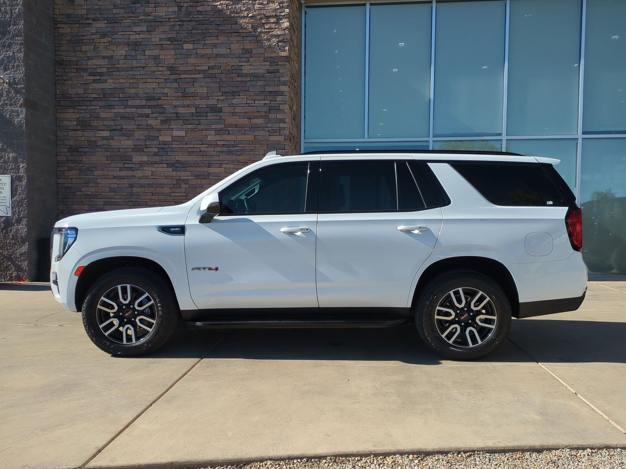Certified 2023 GMC Yukon AT4 image 2