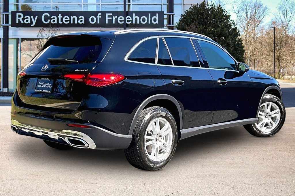 Used 2023 Mercedes-Benz GLC 300 4MATIC image 2