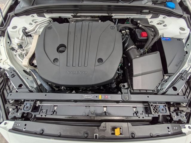 Certified 2025 Volvo V60 B5 Cross Country Ultra AWD/4WD image 11