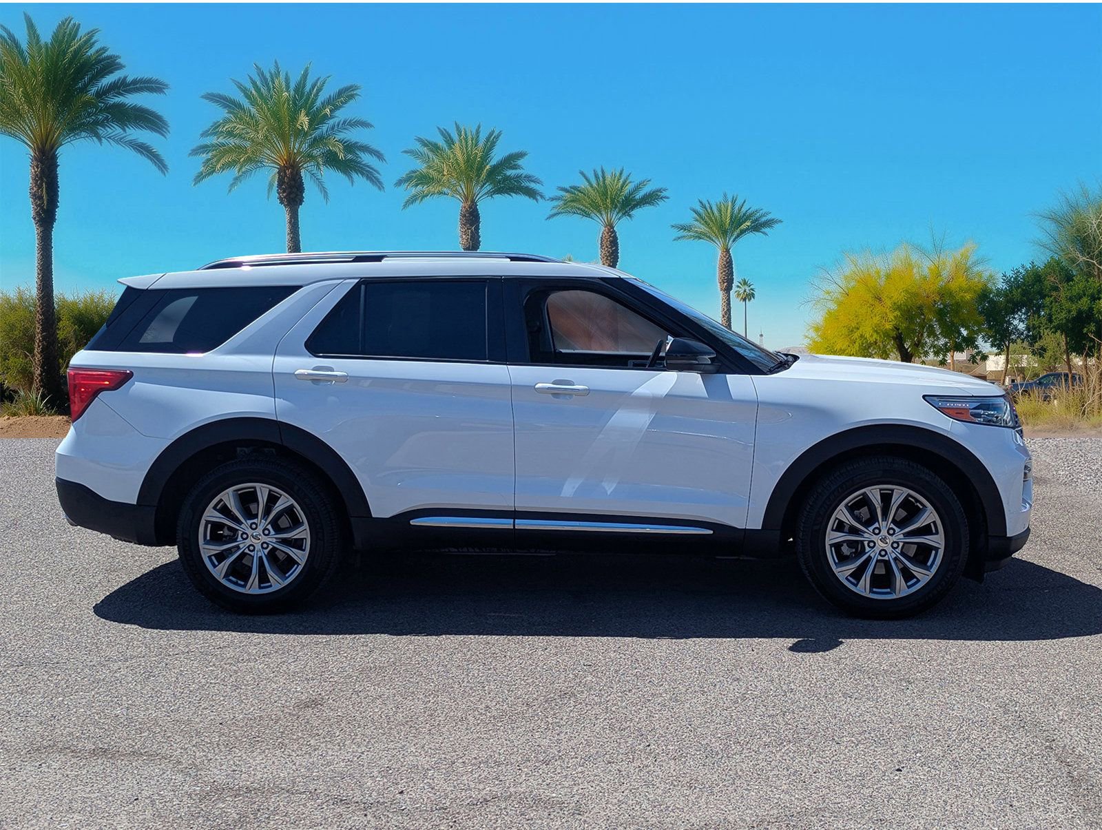 Used 2021 Ford Explorer Limited w/ Equipment Group 301A AWD/4WD image 6