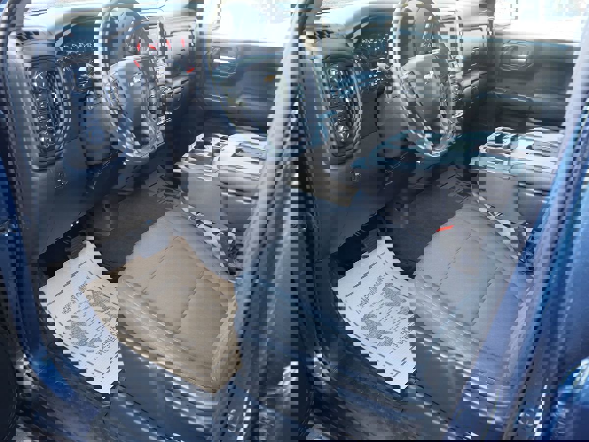 Used 2020 Chevrolet Silverado 1500 Custom w/ Custom Value Package image 9