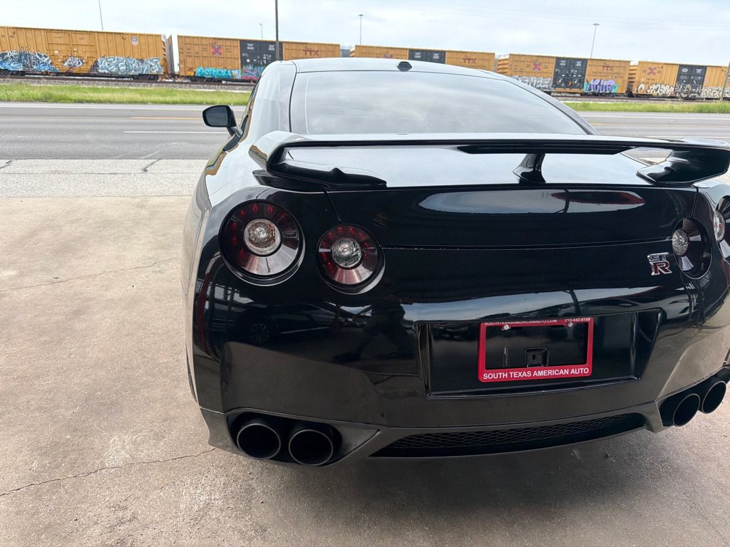 Used 2010 Nissan GT-R Premium AWD/4WD image 32