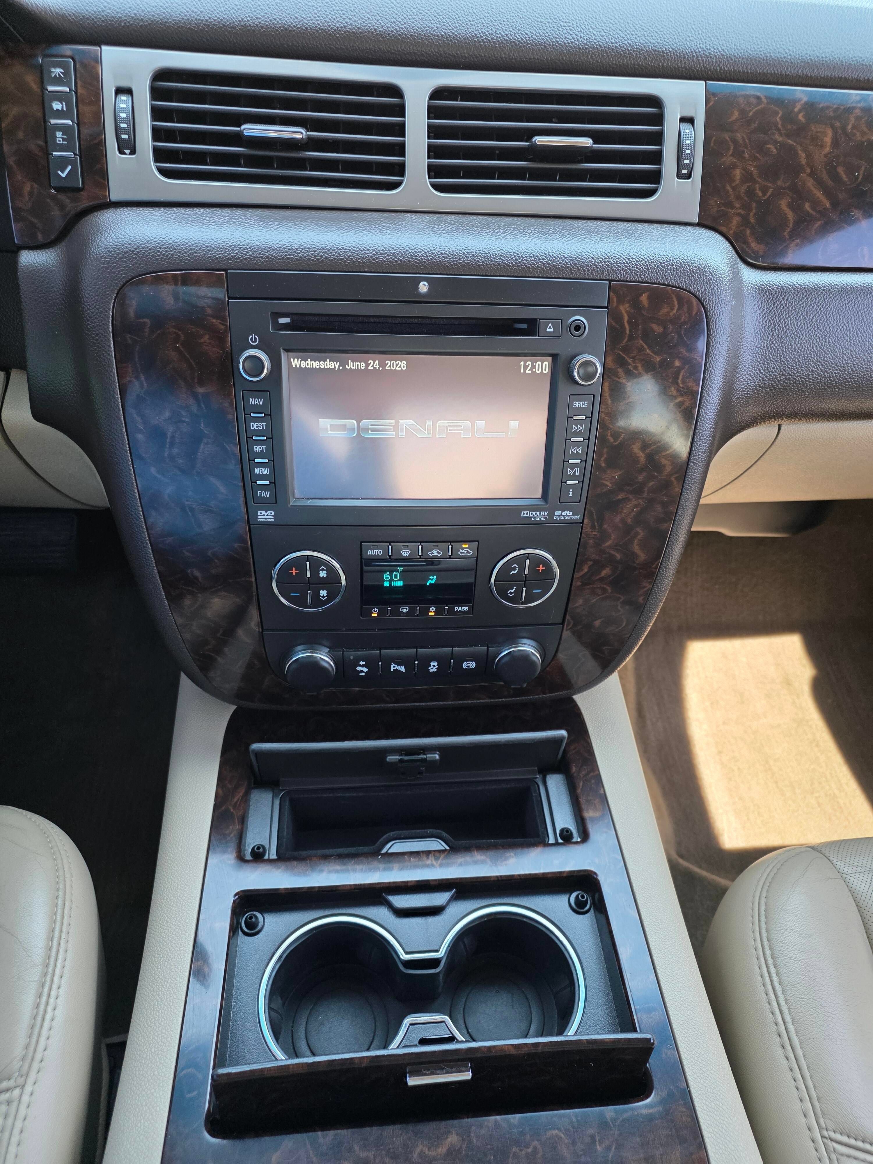 Used 2013 GMC Sierra 2500 Denali w/ Suspension Package, Off-Road AWD/4WD image 16