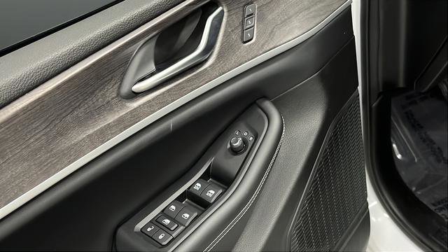 Used 2023 Jeep Grand Cherokee L Limited image 23