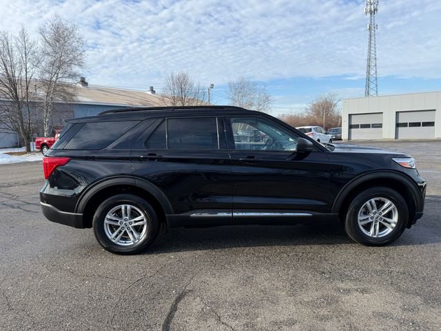 Used 2022 Ford Explorer XLT w/ Equipment Group 202A image 5