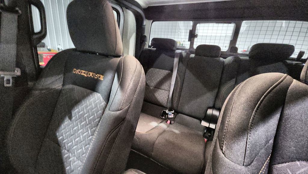 Used 2025 Jeep Gladiator Mojave image 25