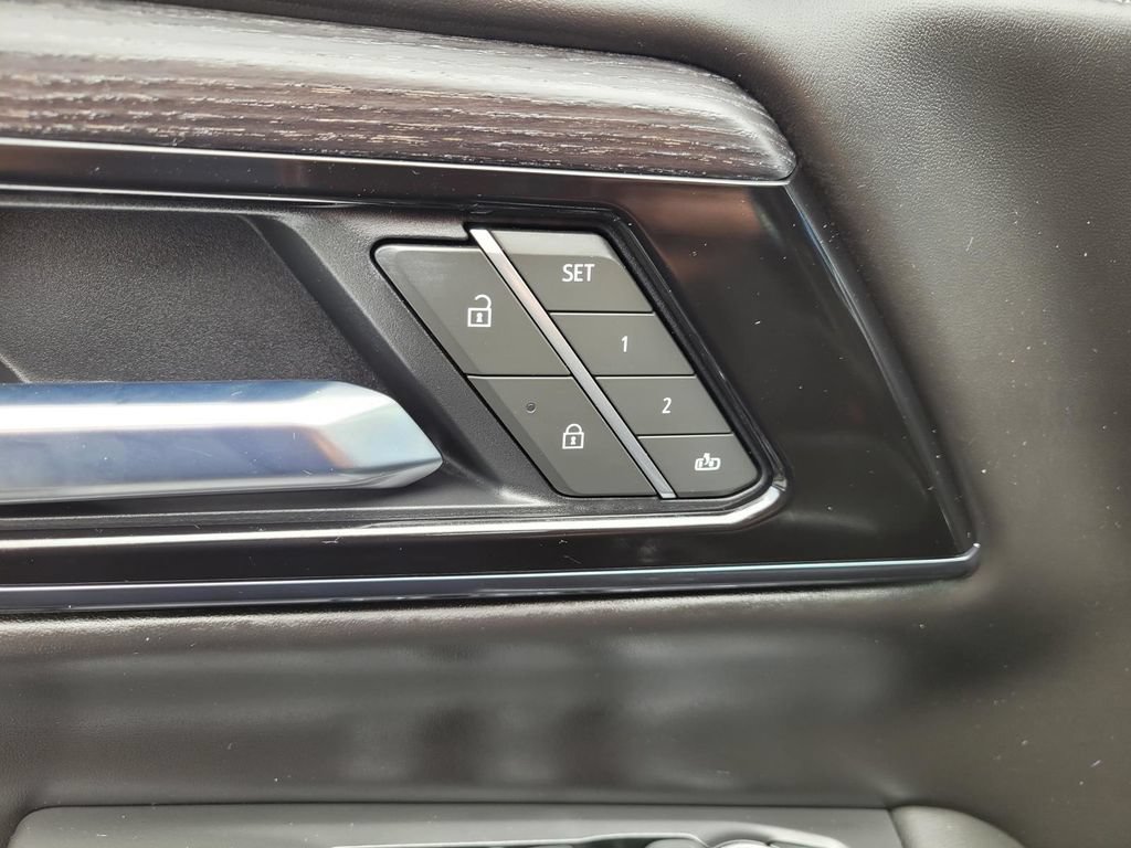 Used 2025 GMC Yukon AT4 Ultimate w/ LPO, Floor Liner Package AWD/4WD image 23