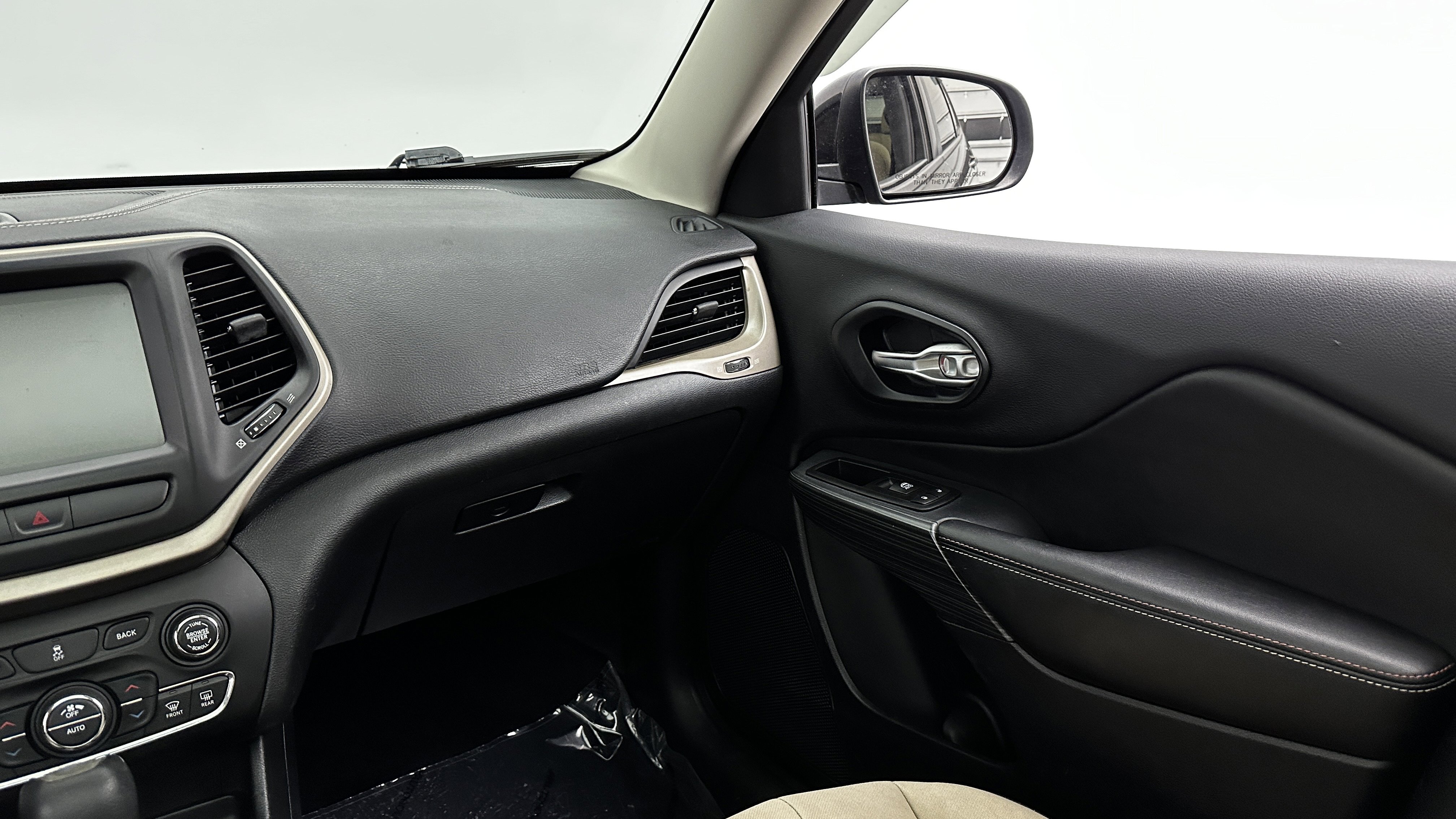 Used 2016 Jeep Cherokee 75th Anniversary image 30