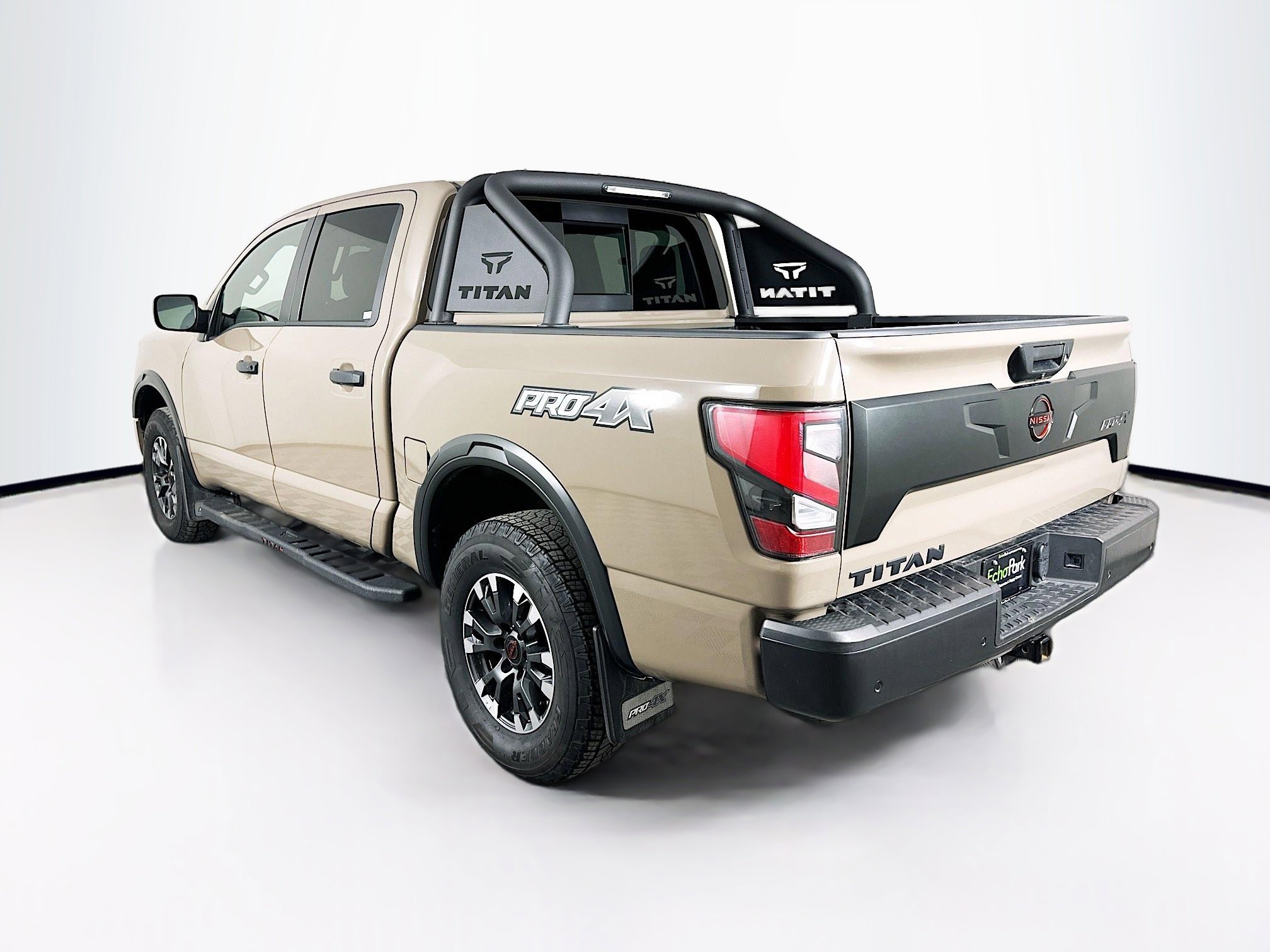 Used 2023 Nissan Titan PRO-4X w/ Off Road Protection Package image 5