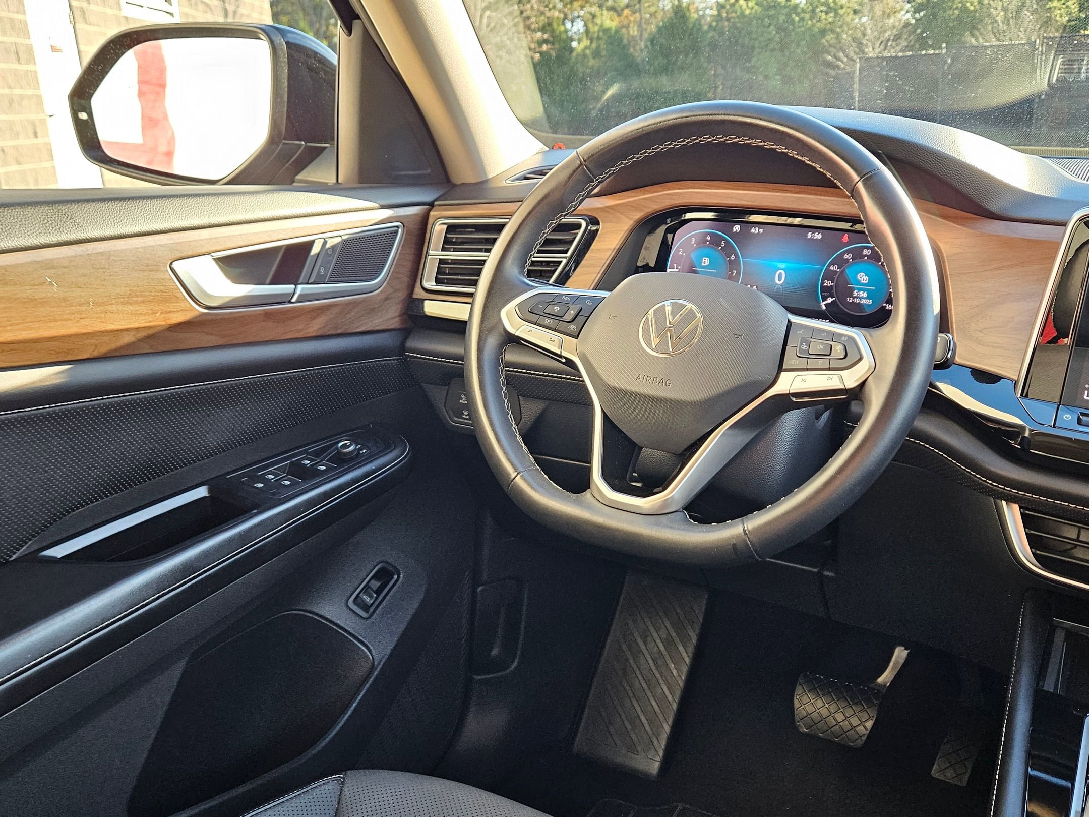 Used 2024 Volkswagen Atlas SE image 9