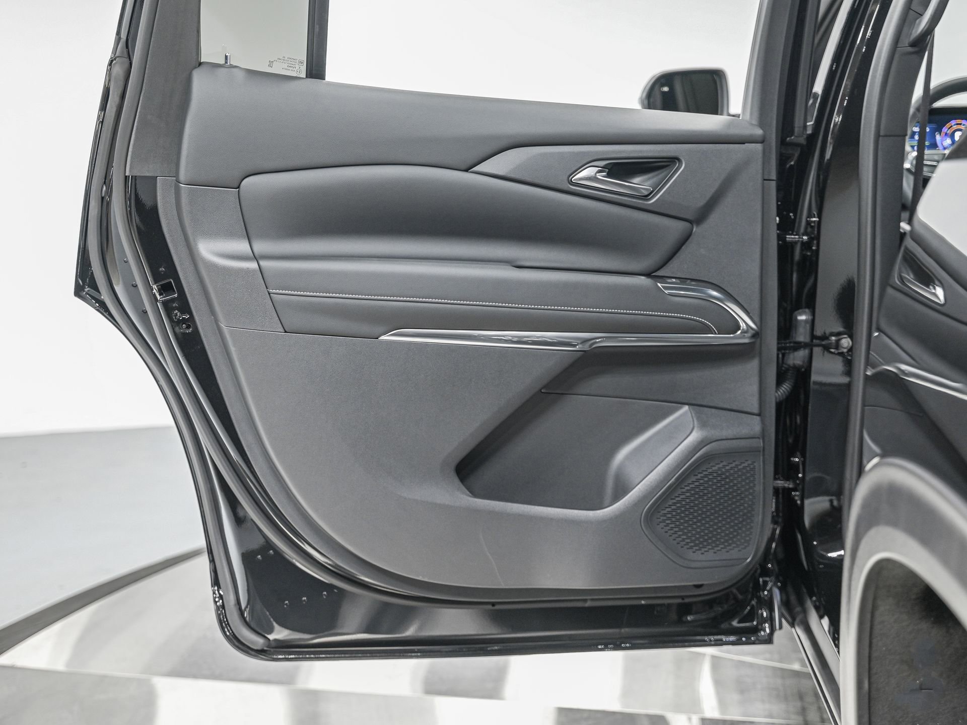 Used 2024 Chevrolet Traverse LS FWD image 27
