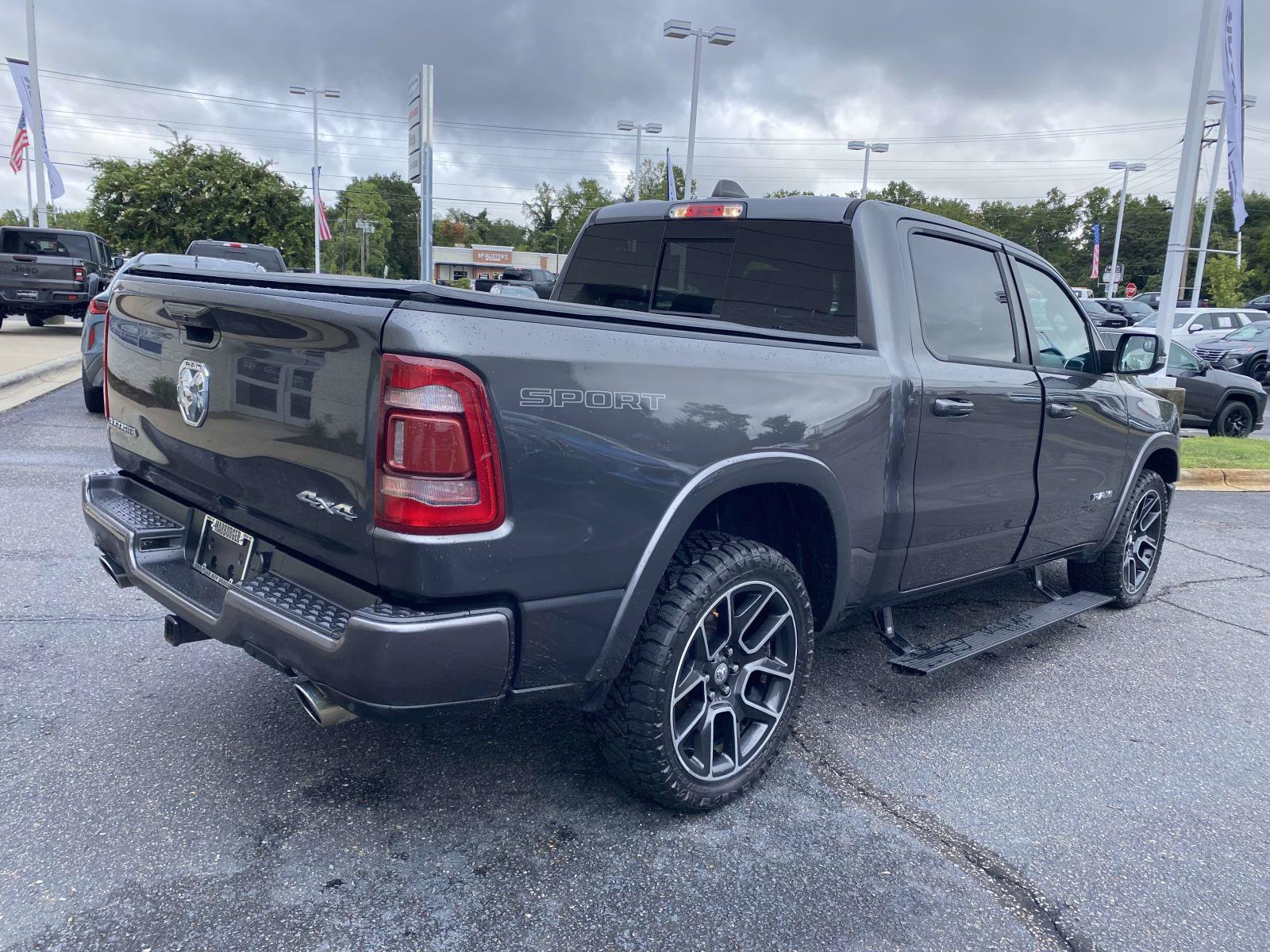 Used 2022 RAM 1500 Laramie AWD/4WD image 9