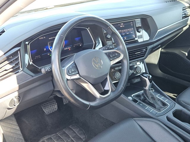 Used 2024 Volkswagen Jetta SE FWD image 12