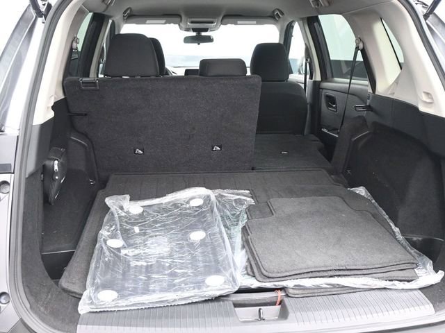 Used 2023 Nissan Rogue S image 12