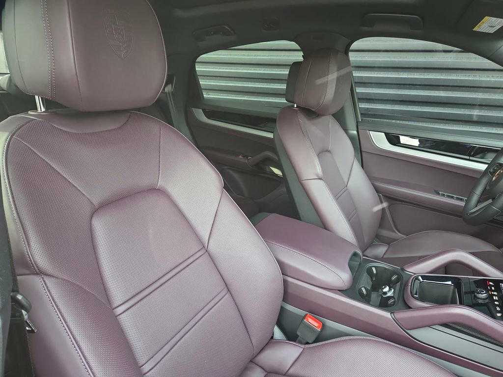 Certified 2025 Porsche Cayenne Coupe image 19
