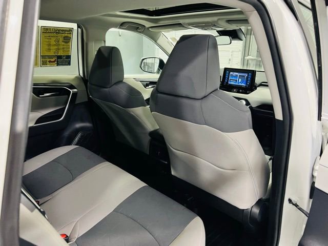 Used 2021 Toyota RAV4 XLE w/ Convenience Package FWD image 28