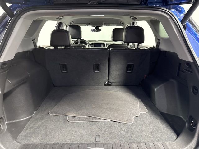 Used 2023 GMC Terrain SLT image 20